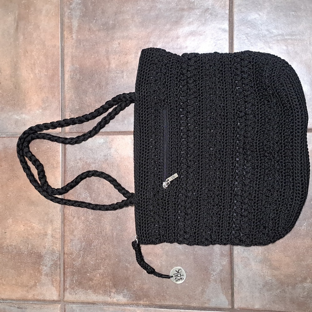 Tote bag with zipper